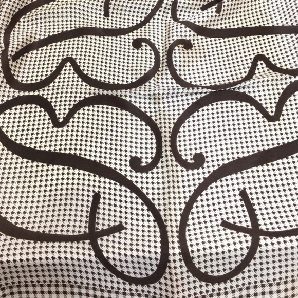 The B Monogram Scarf - Picture 2 of 2